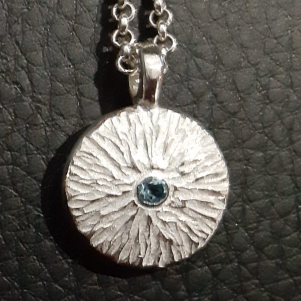 textured disc pendant